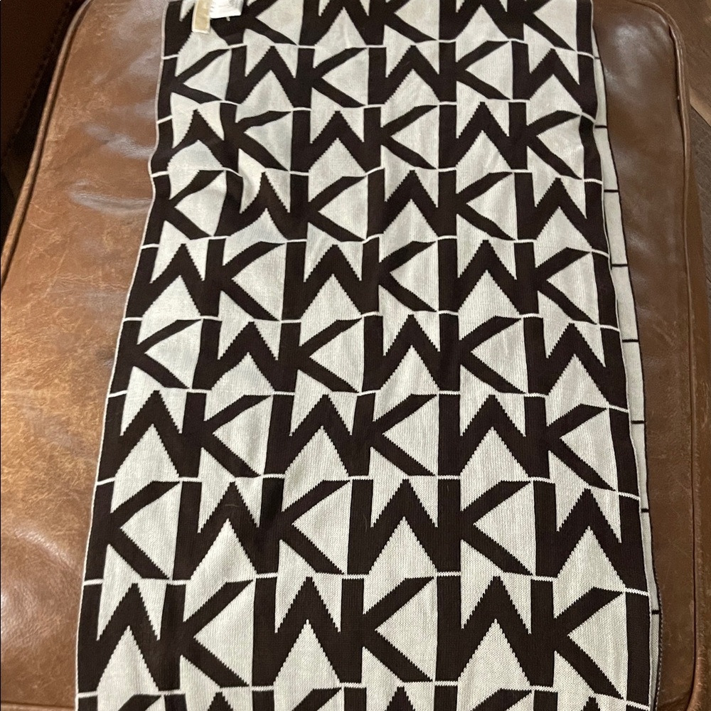 Michaels Black and Cream scarf